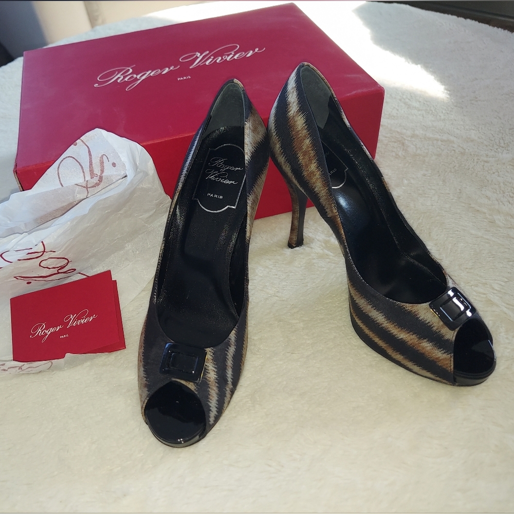 Roger Vivier Paris Black and Brown Peep Toe Heels With Signature Buckle